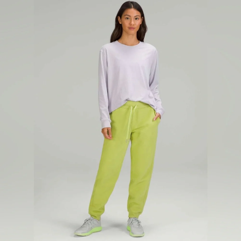LuLuLemon Light Lavender Long Sleeve tee - Picture 4 of 6